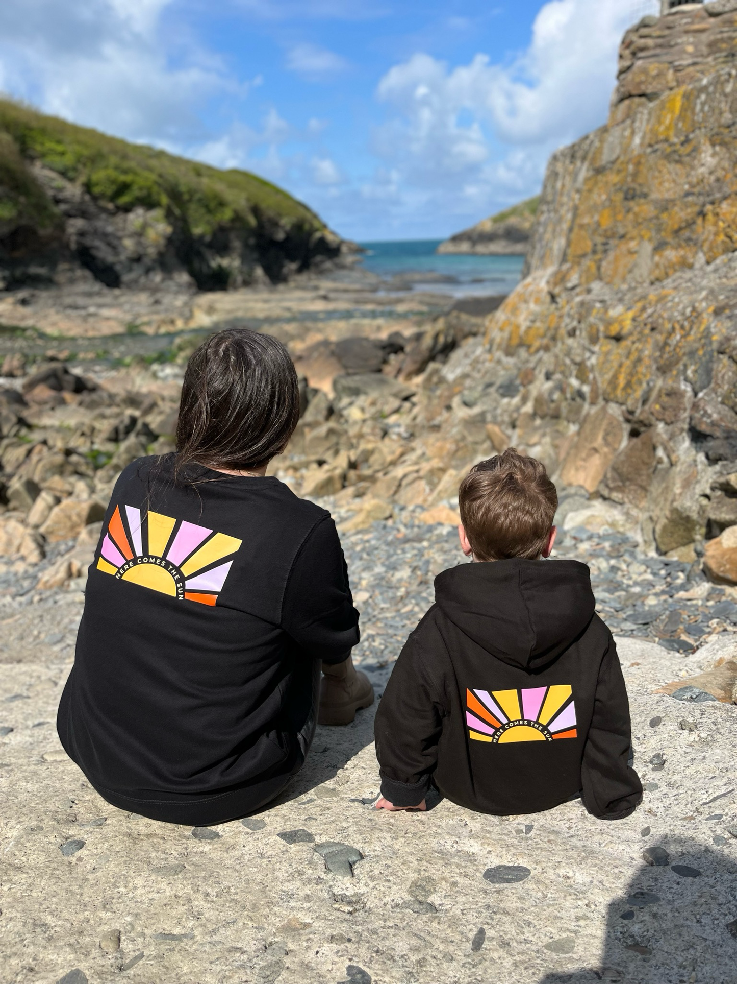 Black Retro “Here Comes The Sun” Jumper