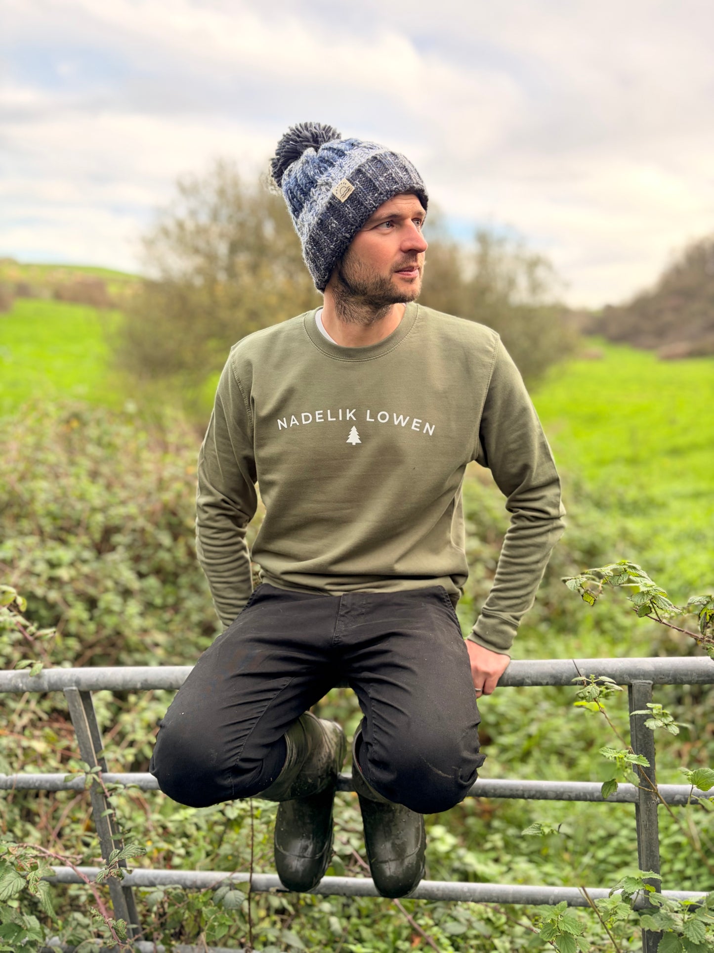 Olive Men’s Nadelik Lowen Christmas Jumper